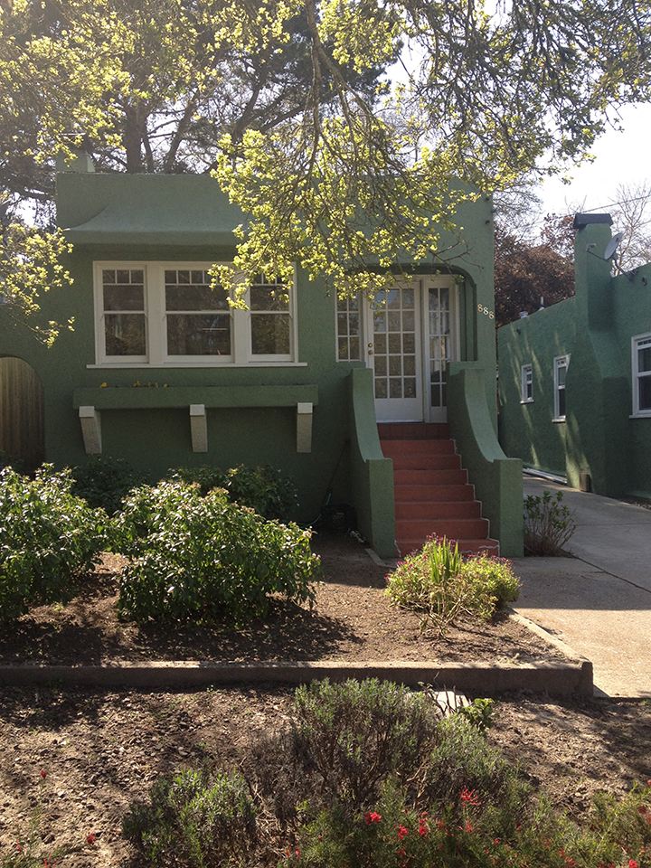 880 Lomita